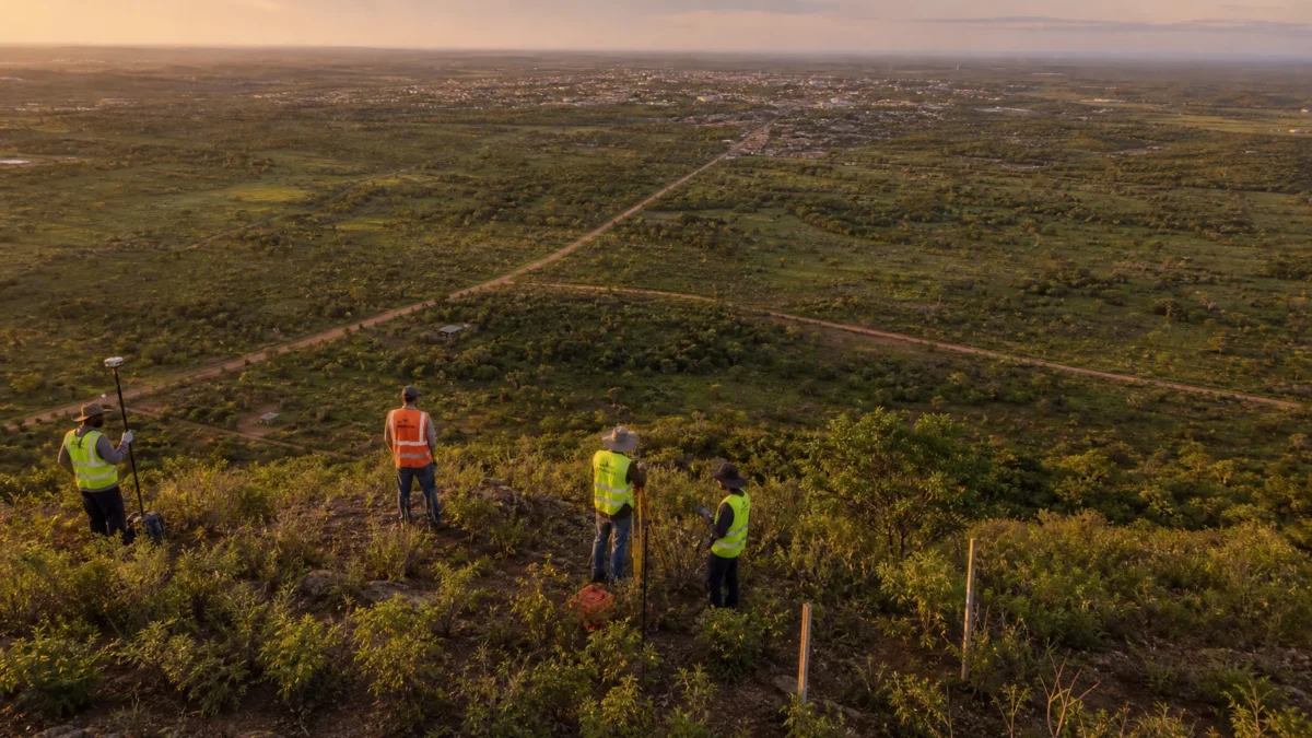 Quixeramobim avança em projeto de aeroporto regional com levantamento de área de 70 hectares