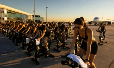 Pedaladas entre aviões: aeroporto de Brasília estreia aula coletiva de spinning em área operacional