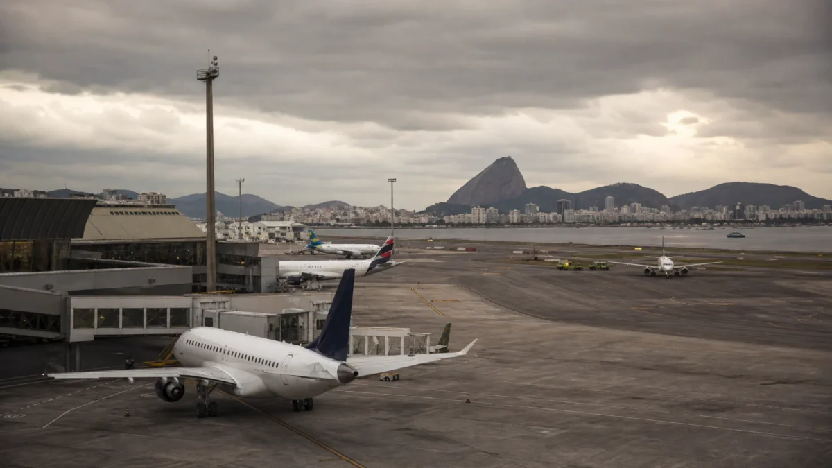 Aeronave executiva deixa pista interditada no Rio; conexão com São Paulo sofre cancelamentos