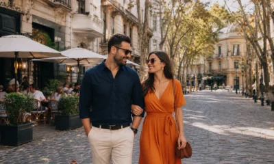 O que fazer em Buenos Aires: atrações, bairros e passeios para combinar - Casal caminhando entre prédios históricos e cafés em Buenos Aires