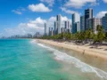 Onde ficar em Recife: bairros ideais para cada tipo de viagem - Vista aérea da orla de Boa Viagem para orientar quem busca onde ficar em Recife